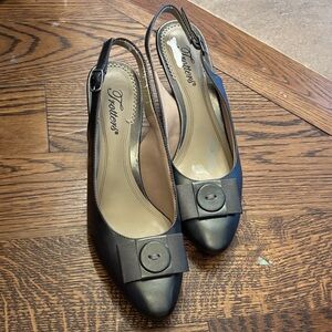 Trotters Heels! Women’s 9N